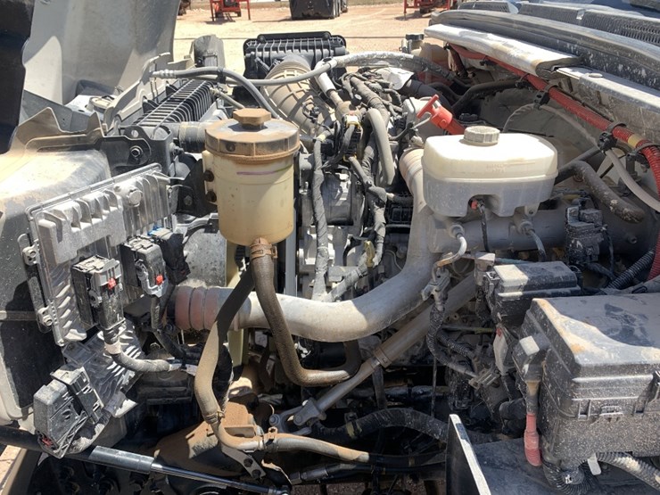 2022-chevrolet-silverado-6500hd-image-6