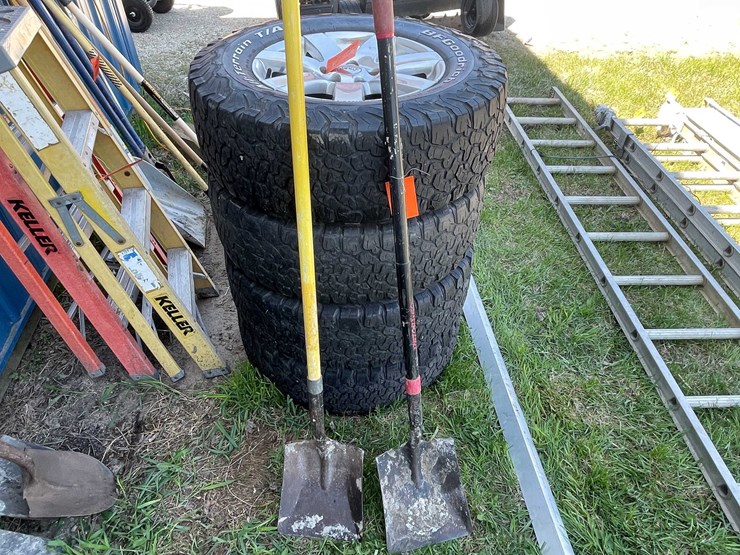 #7443-•-flat-shovels-image-1