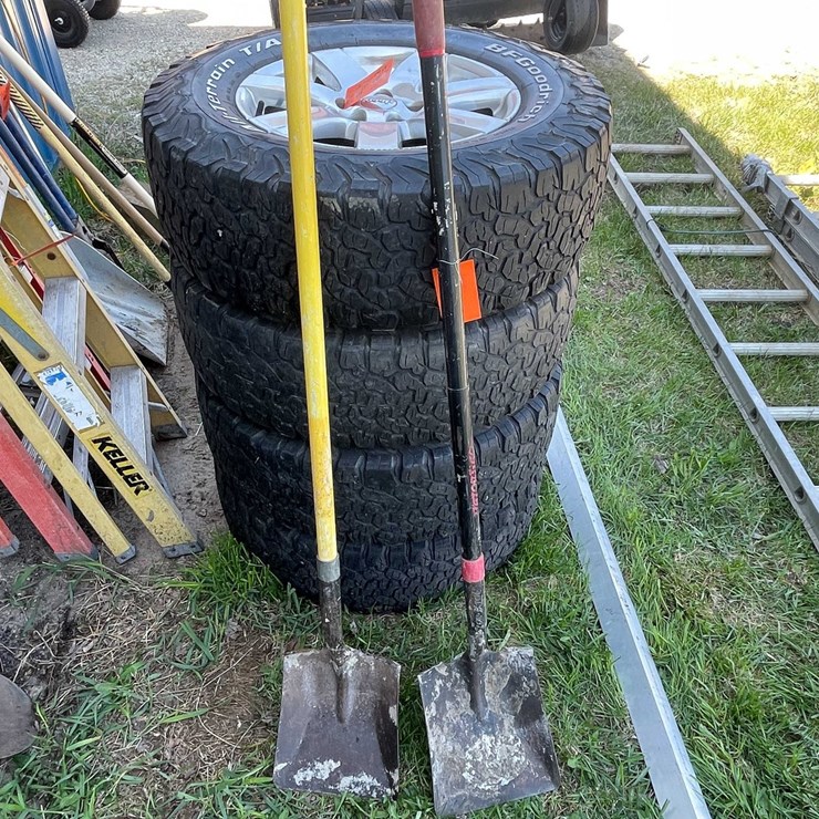 #7443 • Flat Shovels