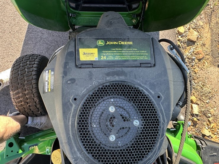 2024-john-deere-x570-image-11