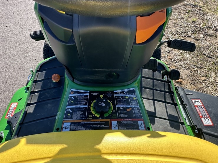 2024-john-deere-x570-image-10