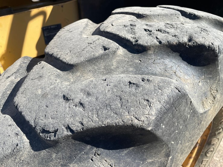 caterpillar-th350b-image-16