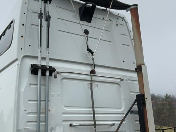 #137-•-2009-volvo-isx-semi-truck-image-41