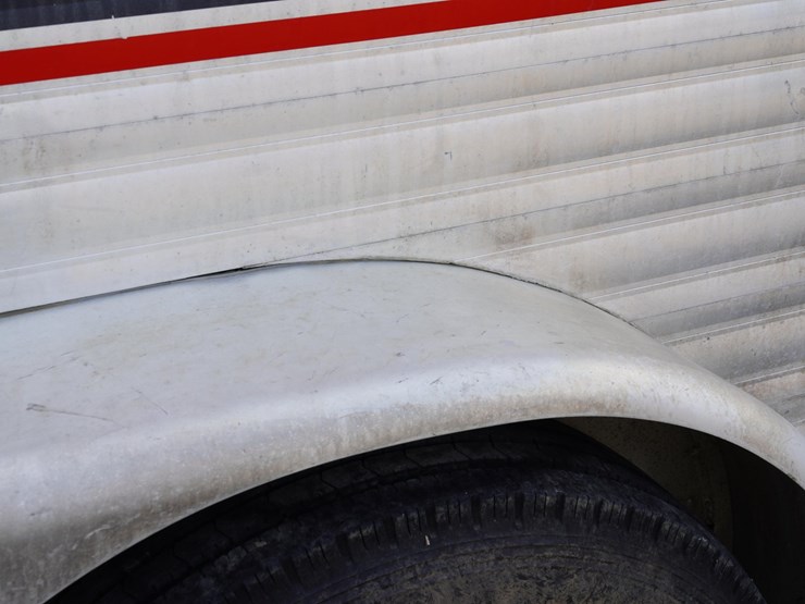 #142-•-1999-exiss-3-slant-aluminum-6-horse-capacity-trailer-image-81