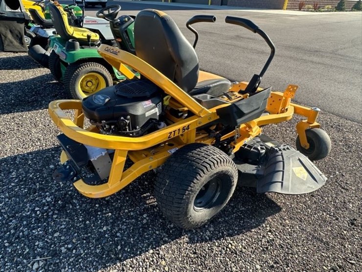 cub-cadet-ultima-zt1-zero-turn-image-3