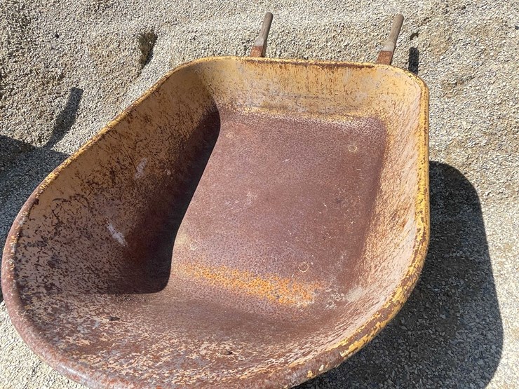 #7461-•-(2)-wheel-barrows-image-10