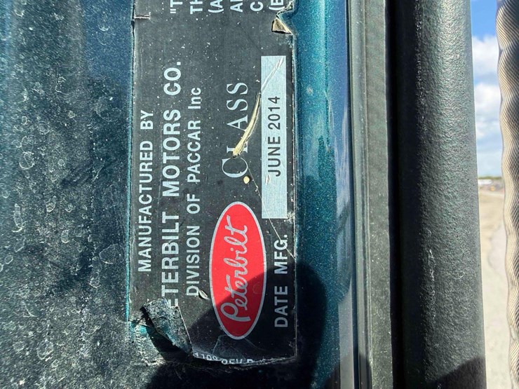 2014-peterbilt-567-image-10