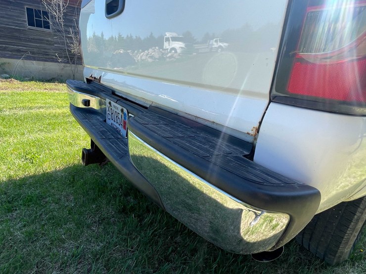 #7046-•-2005-chevrolet-duramax-(has-wi-title)-image-32