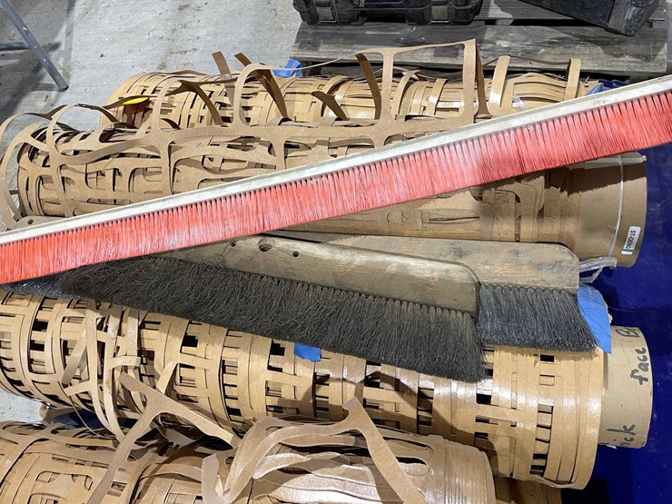 #5051-•-pallet-of-concrete-stamps-and-brushes-image-8