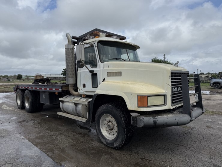 1999-mack-ch613-image-2