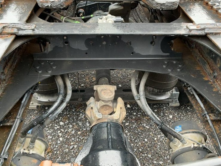 #137-•-2009-volvo-isx-semi-truck-image-52