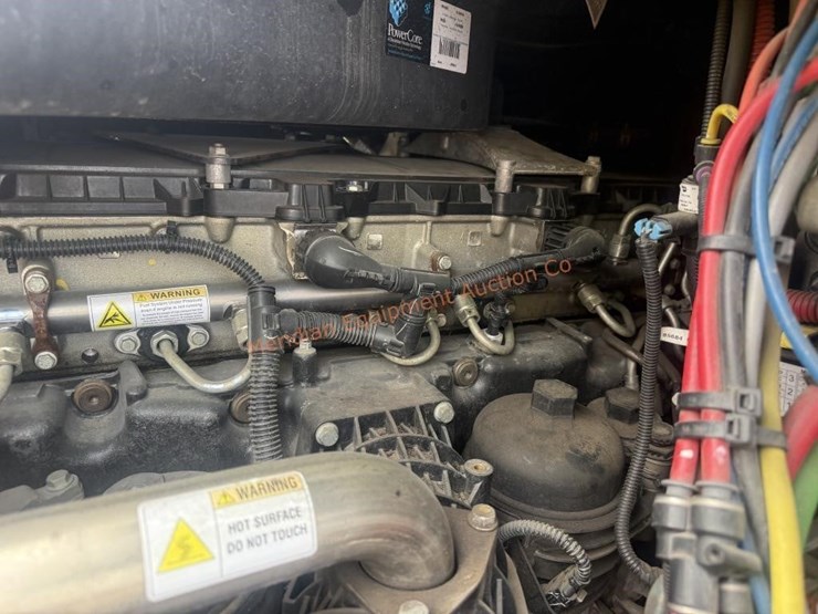 2014-freightliner-108sd-image-34