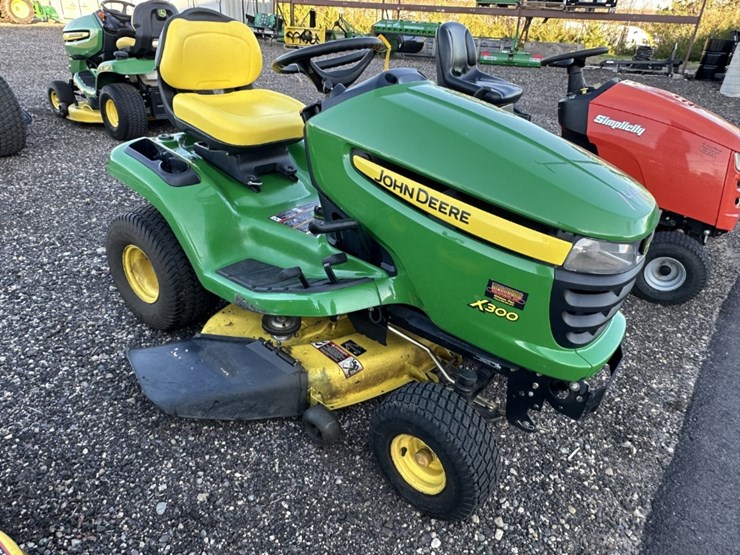 2010-john-deere-x300-image-4