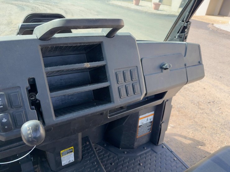 2022-john-deere-gator-image-18