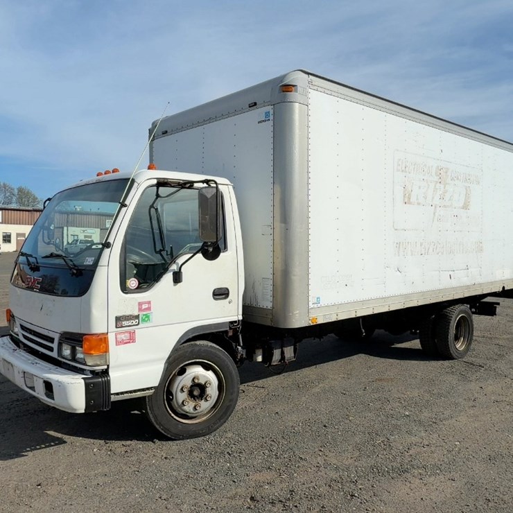 2004 GMC W5500