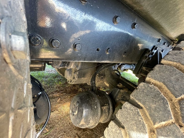 2020-freightliner-m2-106-image-25