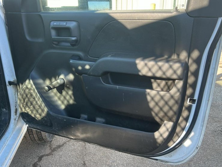 2017-chevrolet-silverado-3500hd-image-36