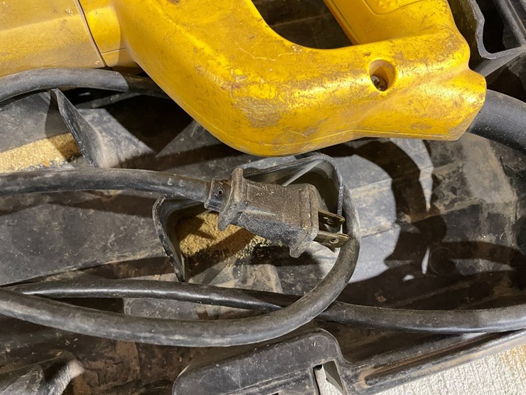 #5048-•-(2)-dewalt-reciprocating-saws-image-4