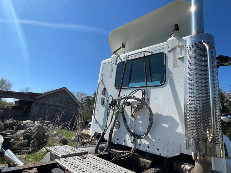 #7157-•-2006-freightliner-columbia-(has-wi-title)-image-26