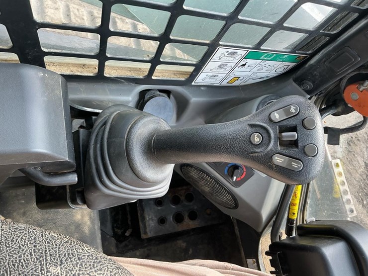 2024-bobcat-t770-image-17