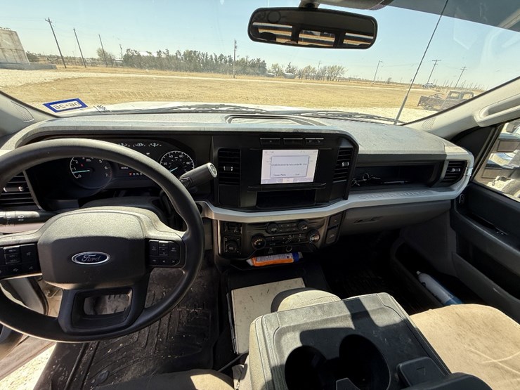 2023-ford-f250-image-16