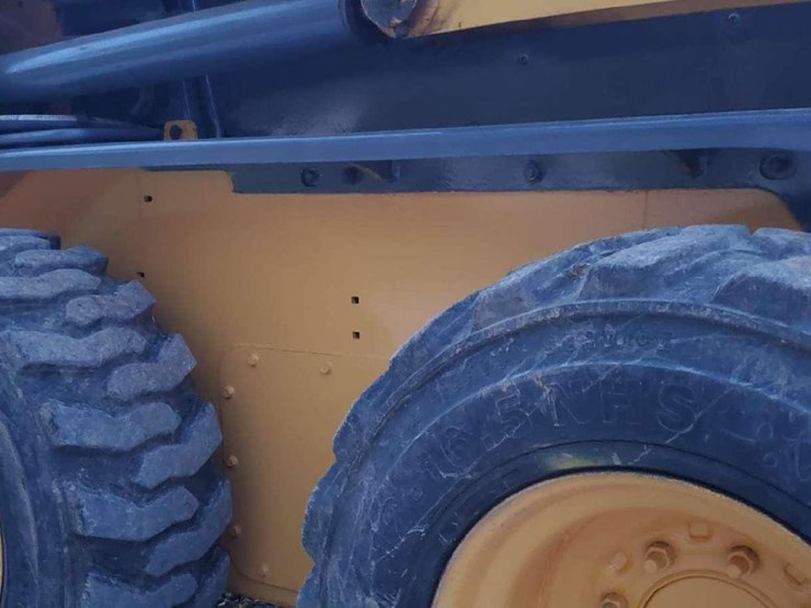 2015-gehl-r220-image-11