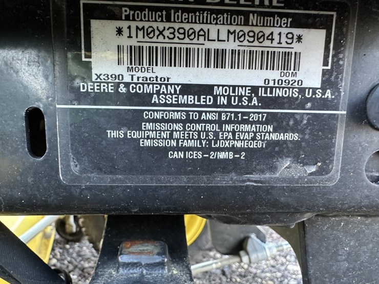 2020-john-deere-x390-image-11