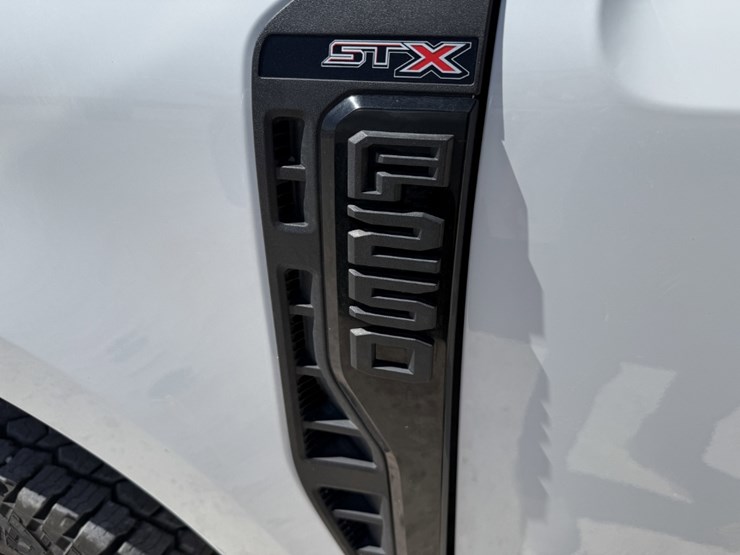 2023-ford-f250-image-11