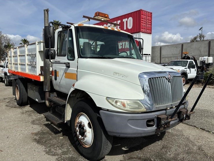 2004-international-durastar-4300-image-2