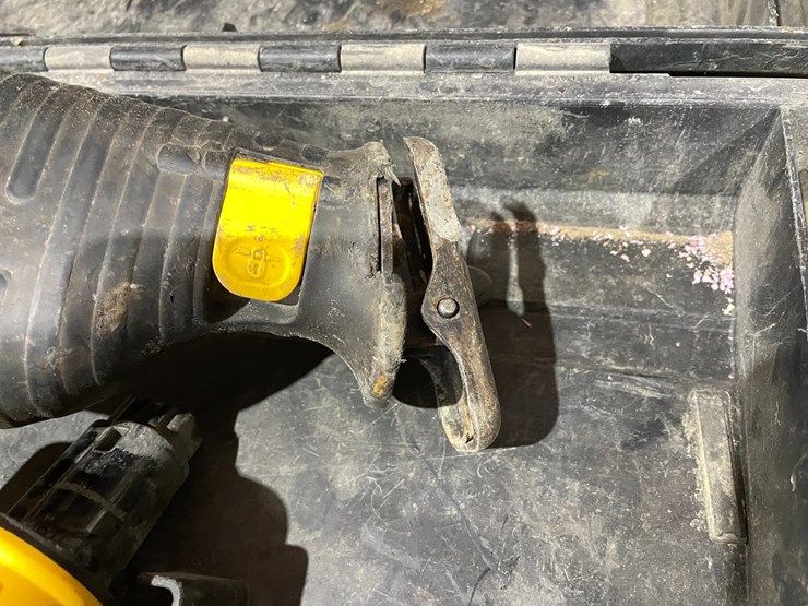 #5048-•-(2)-dewalt-reciprocating-saws-image-15