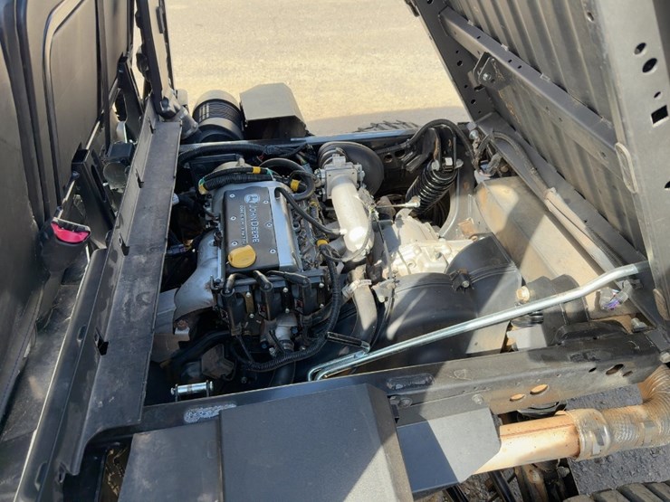 2022-john-deere-gator-image-13