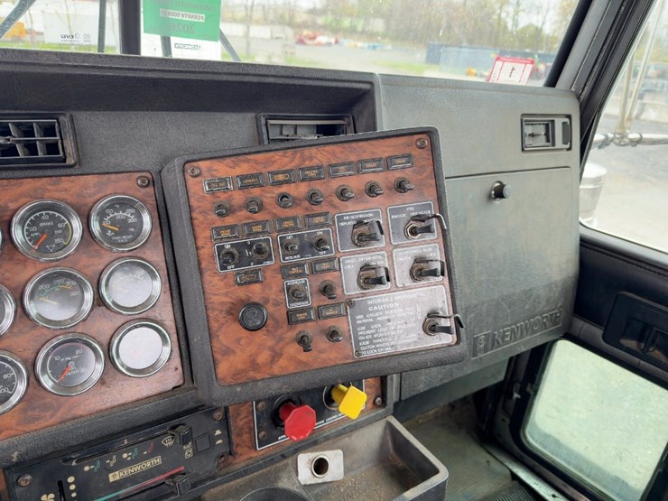 2000-kenworth-w900-image-28