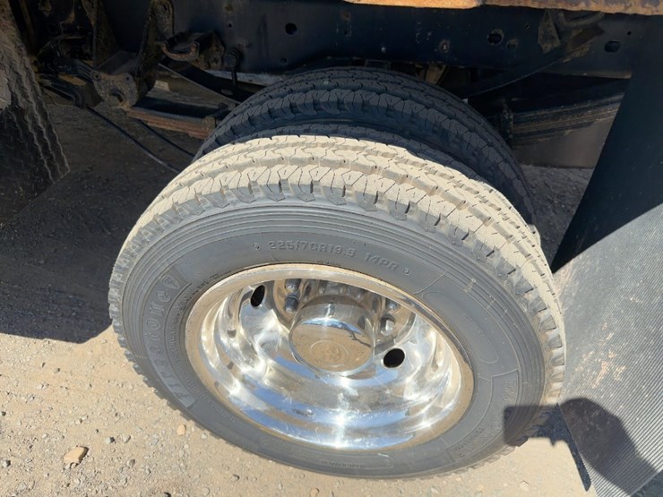 2017-ford-f550-xlt-image-10