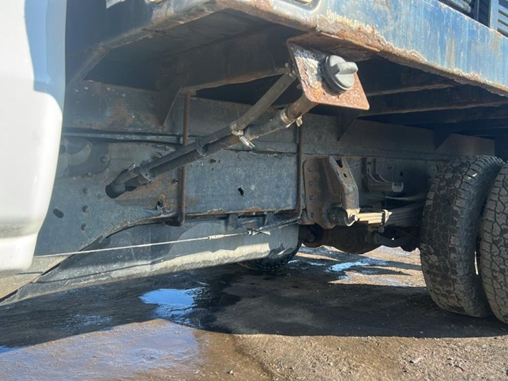 2017-chevrolet-silverado-3500hd-image-25