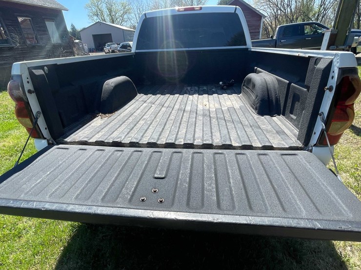 #7046-•-2005-chevrolet-duramax-(has-wi-title)-image-35