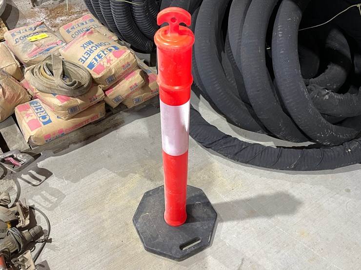 #5050-•-approx.-(50)-safety-traffic-cones-with-bases-image-3