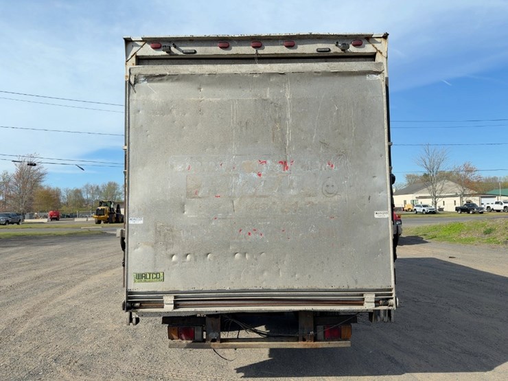 2004-gmc-w5500-image-4