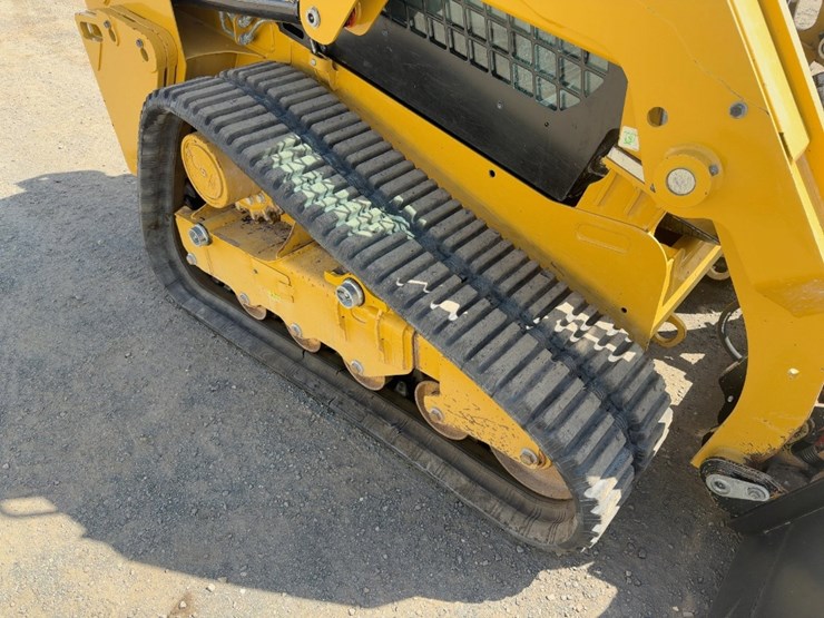 2023-caterpillar-249d3-image-12