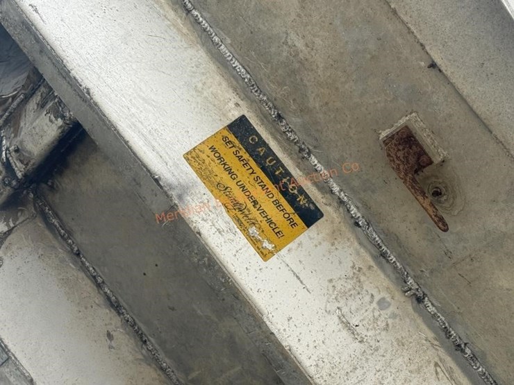 2014-freightliner-108sd-image-54