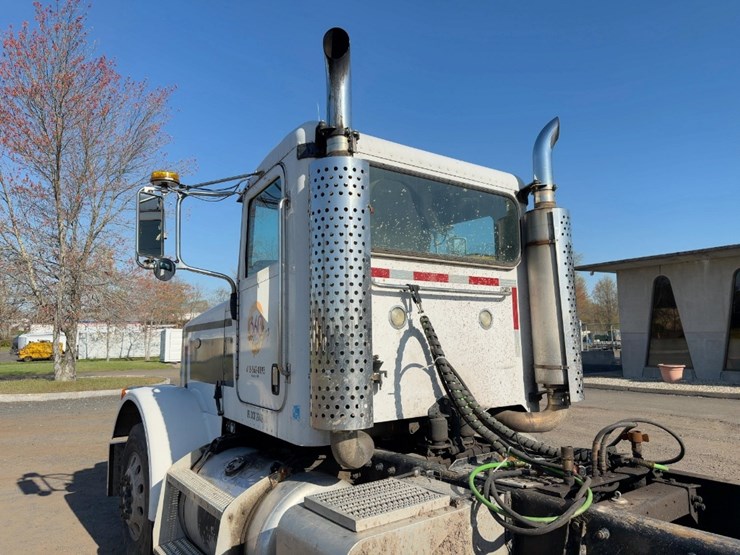 2007-peterbilt-378-image-23