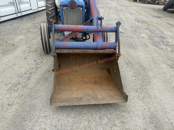 1960-ford-600-image-9