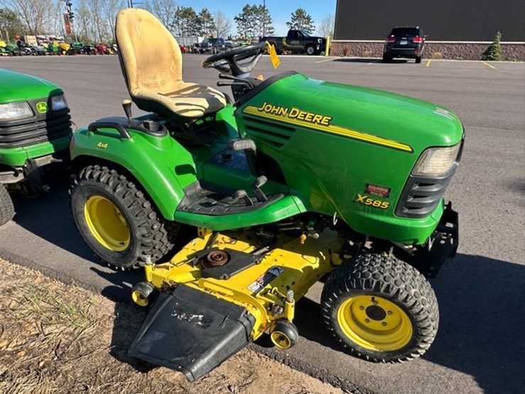 john-deere-x585-image-4
