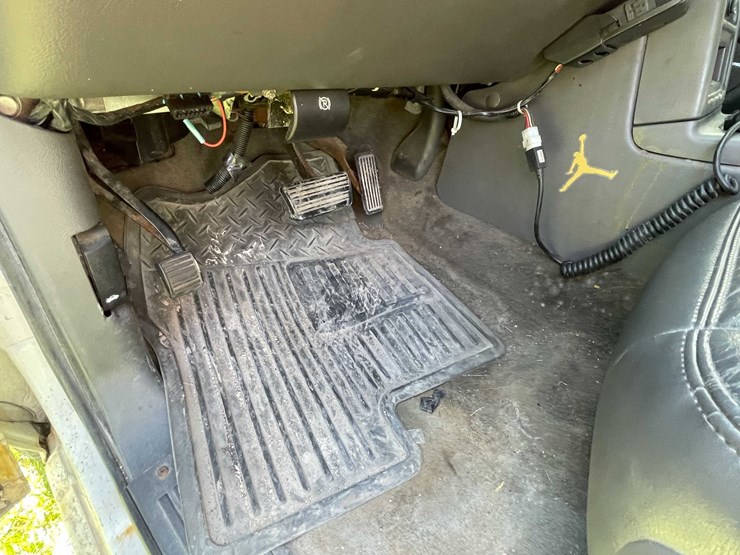 #7046-•-2005-chevrolet-duramax-(has-wi-title)-image-57
