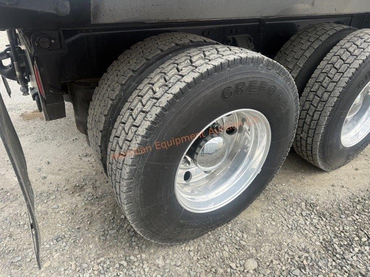 2014-freightliner-108sd-image-27