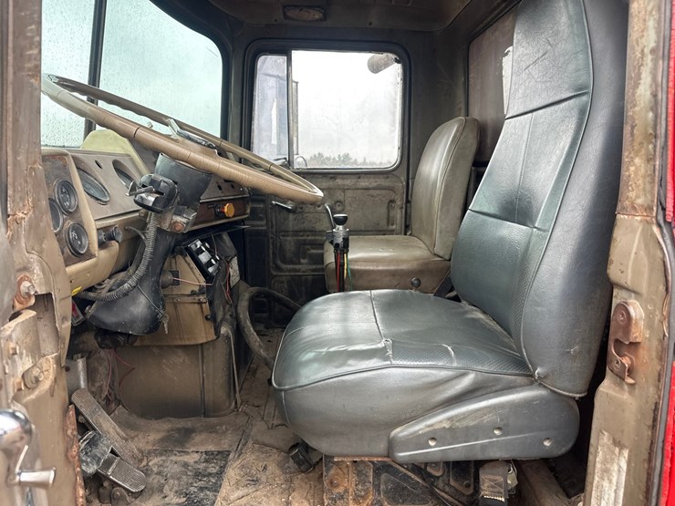 1983-mack-dm686s-image-18