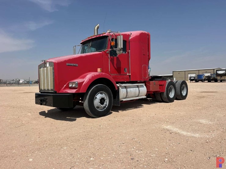 2011-kenworth-t800-image-1