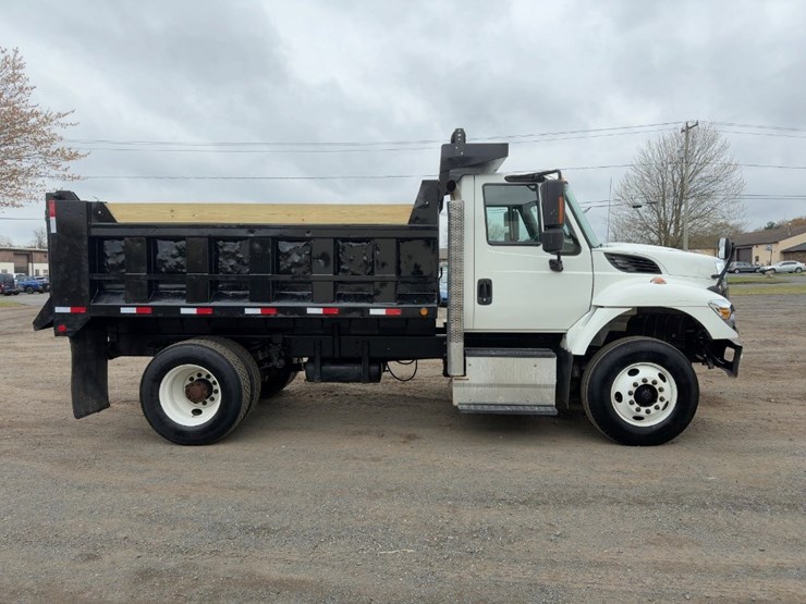 2016-international-7400-image-6