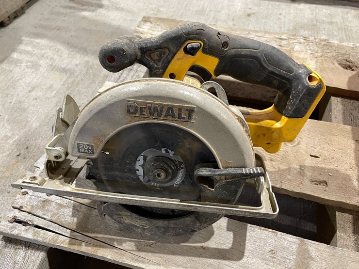 #5054-•-(3)-dewalt-power-tools-image-6
