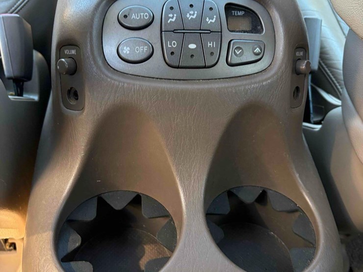 2004-toyota-sequoia-image-12