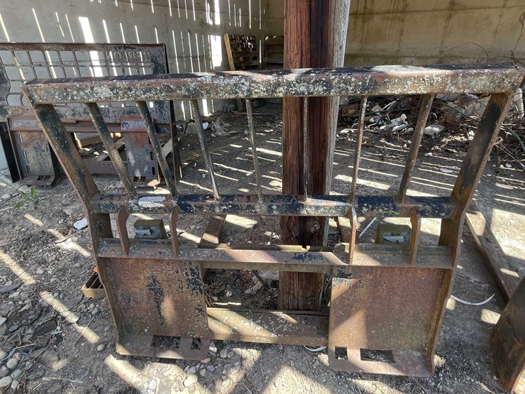 #7394-•-pallet-forks-image-1